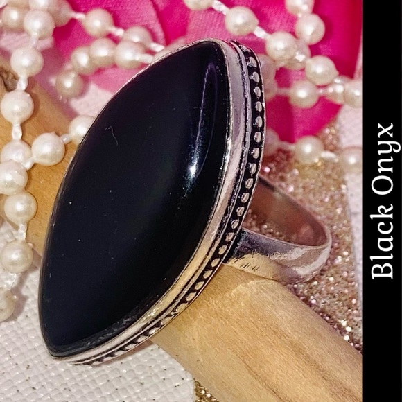 Striking Black Onyx Gemstone Handmade Ring - Picture 1 of 4